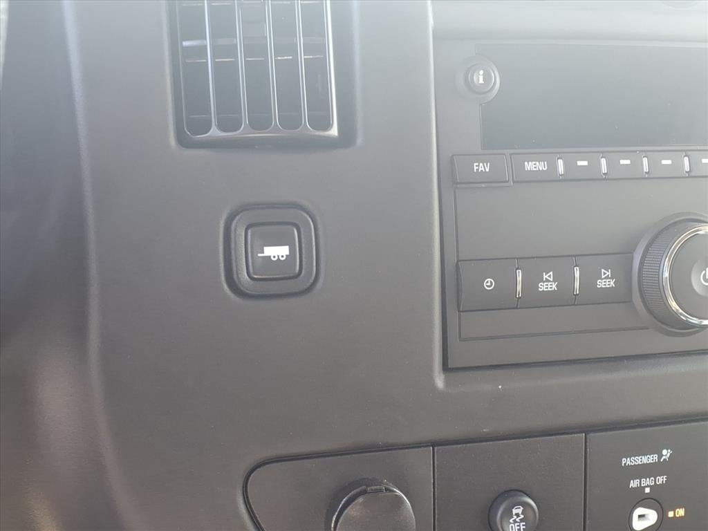 2025 Chevrolet Express Passenger 3500 1LT