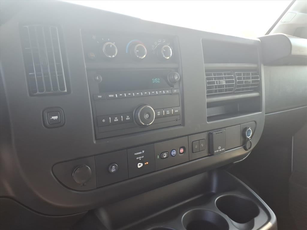 2025 Chevrolet Express Passenger 3500 1LT