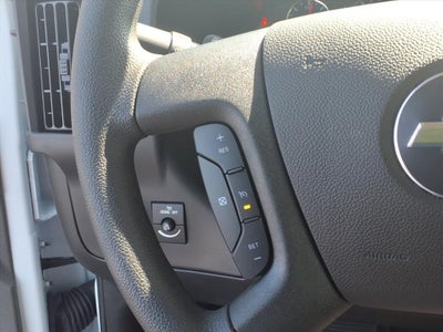 2025 Chevrolet Express Passenger 3500 1LT