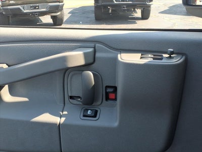 2025 Chevrolet Express Passenger 3500 1LT