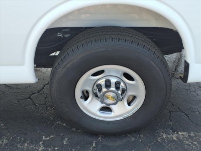 2025 Chevrolet Express Passenger 3500 1LT