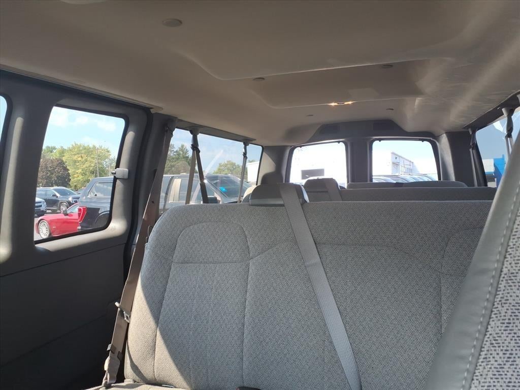 2025 Chevrolet Express Passenger 3500 1LT