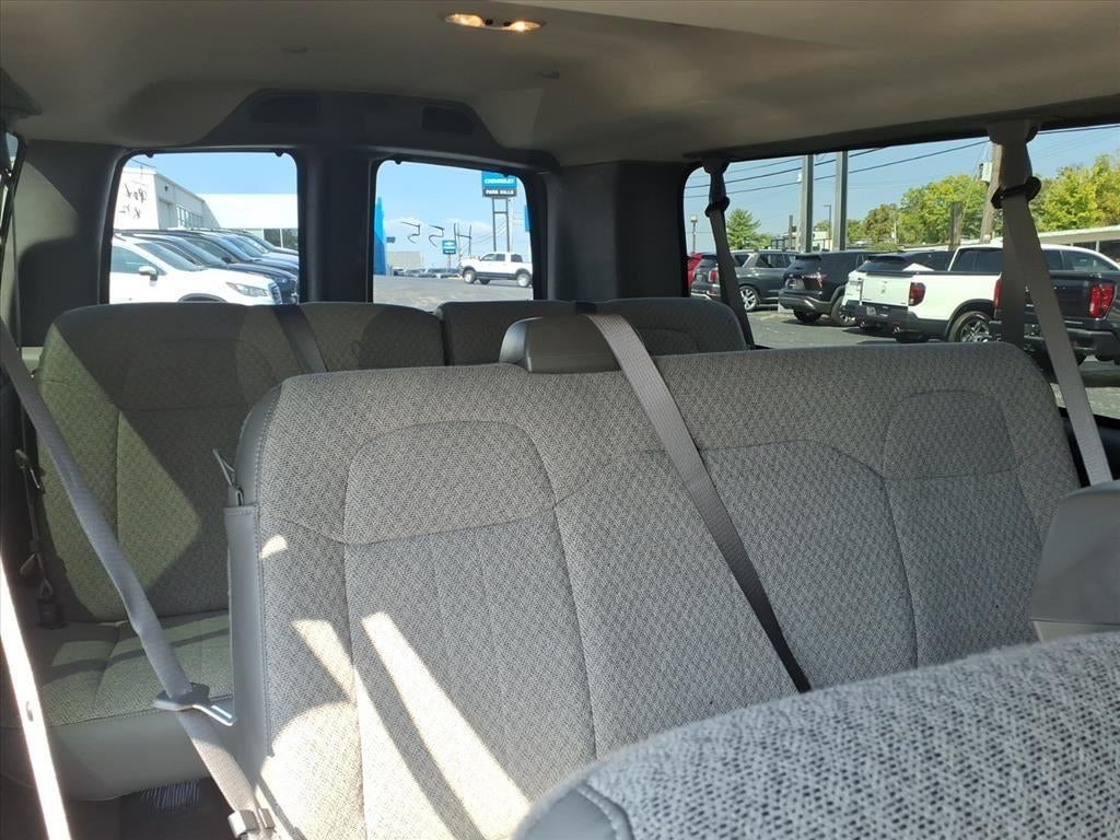 2025 Chevrolet Express Passenger 3500 1LT