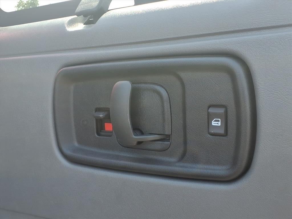 2025 Chevrolet Express Passenger 3500 1LT