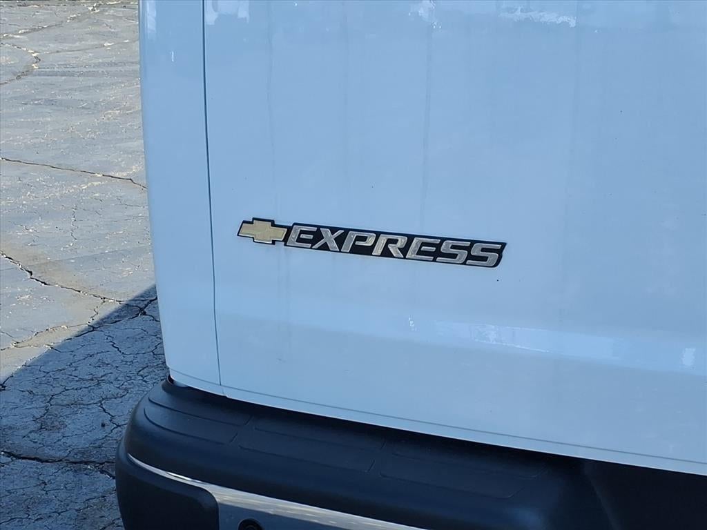 2025 Chevrolet Express Passenger 3500 1LT