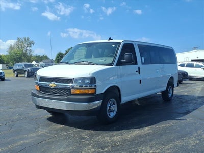 2025 Chevrolet Express Passenger 3500 1LT