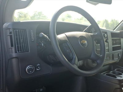 2025 Chevrolet Express Passenger 3500 1LT