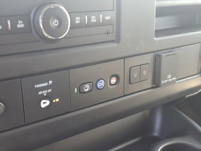 2025 Chevrolet Express Passenger 3500 1LT
