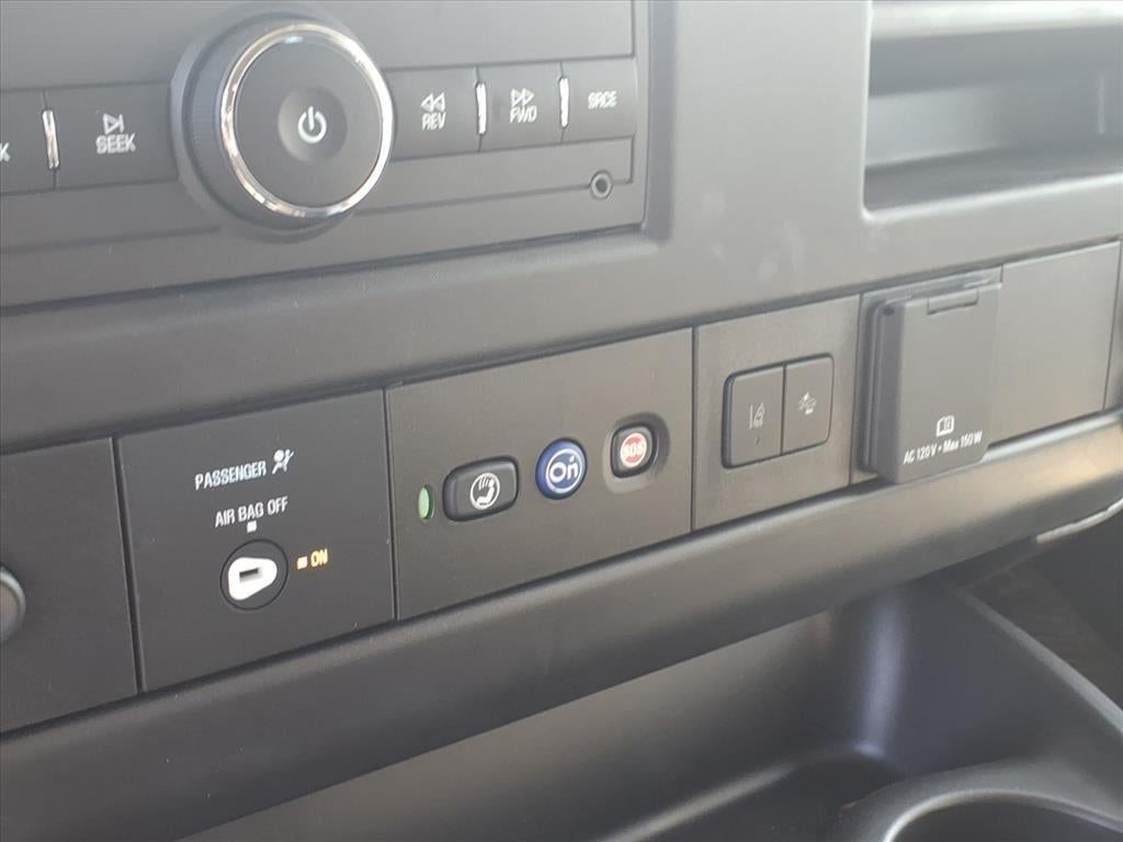 2025 Chevrolet Express Passenger 3500 1LT