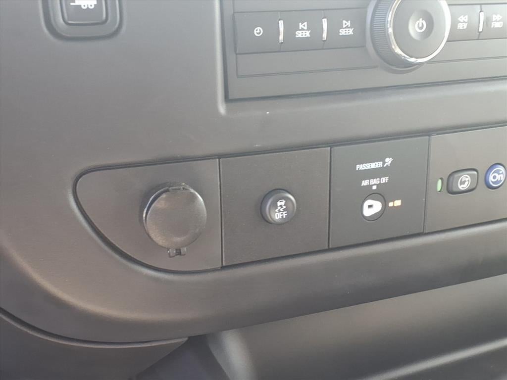 2025 Chevrolet Express Passenger 3500 1LT