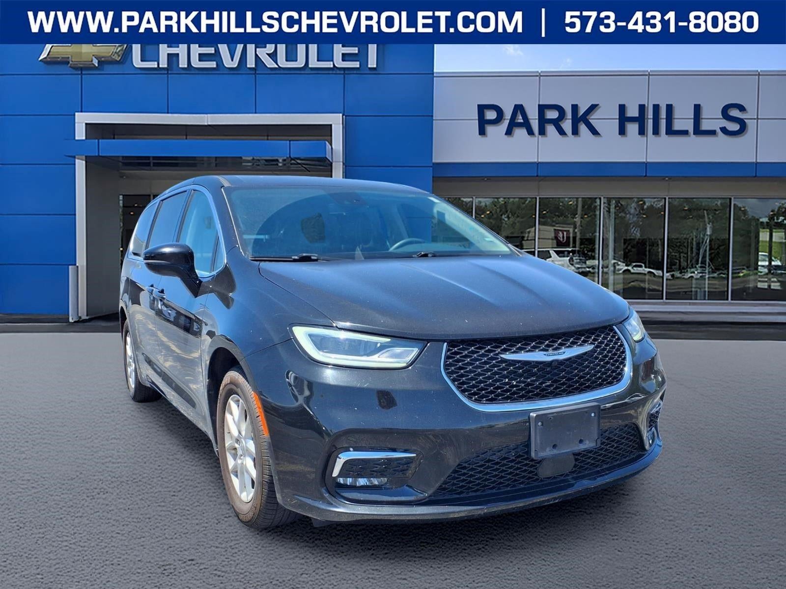 2024 Chrysler Pacifica Touring L's photo