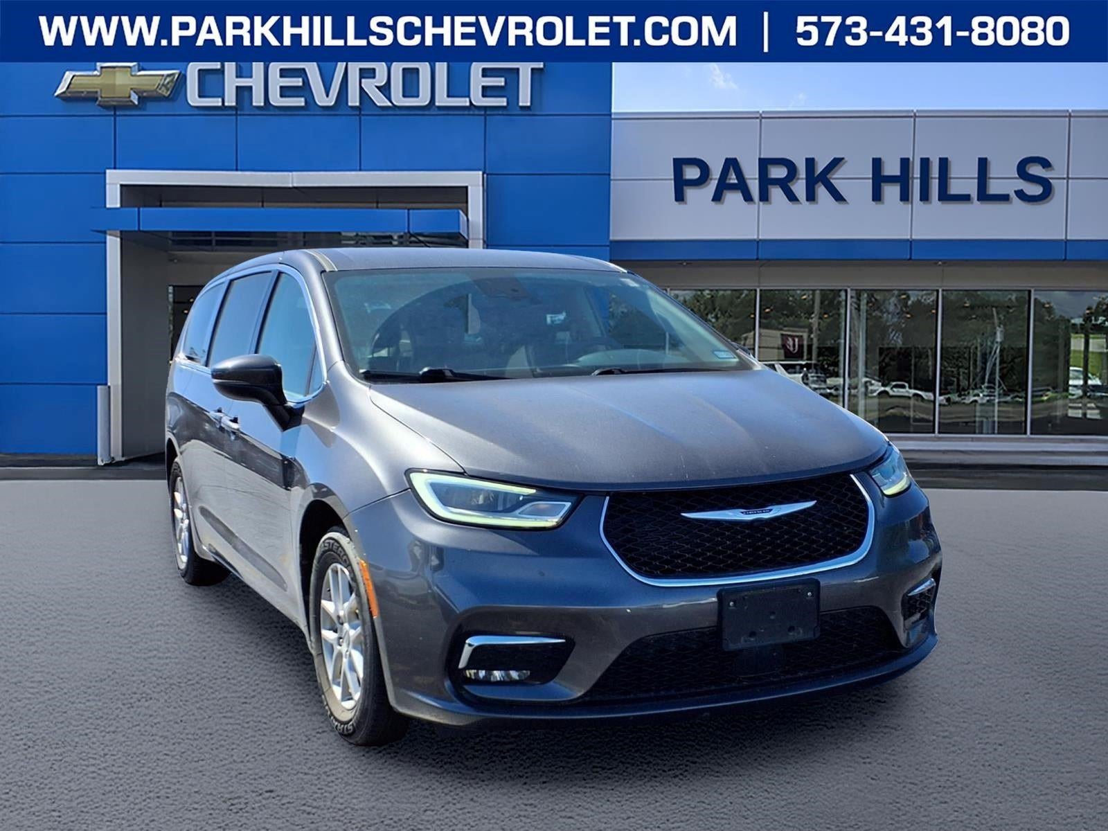 2023 Chrysler Pacifica Touring L's photo