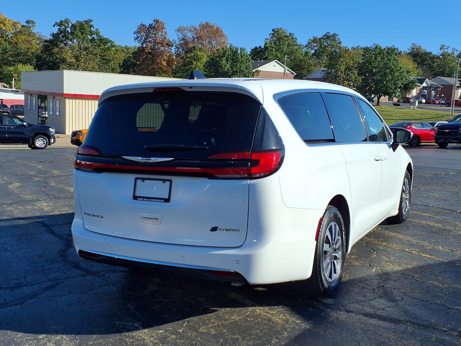 2023 Chrysler Pacifica Hybrid Touring L