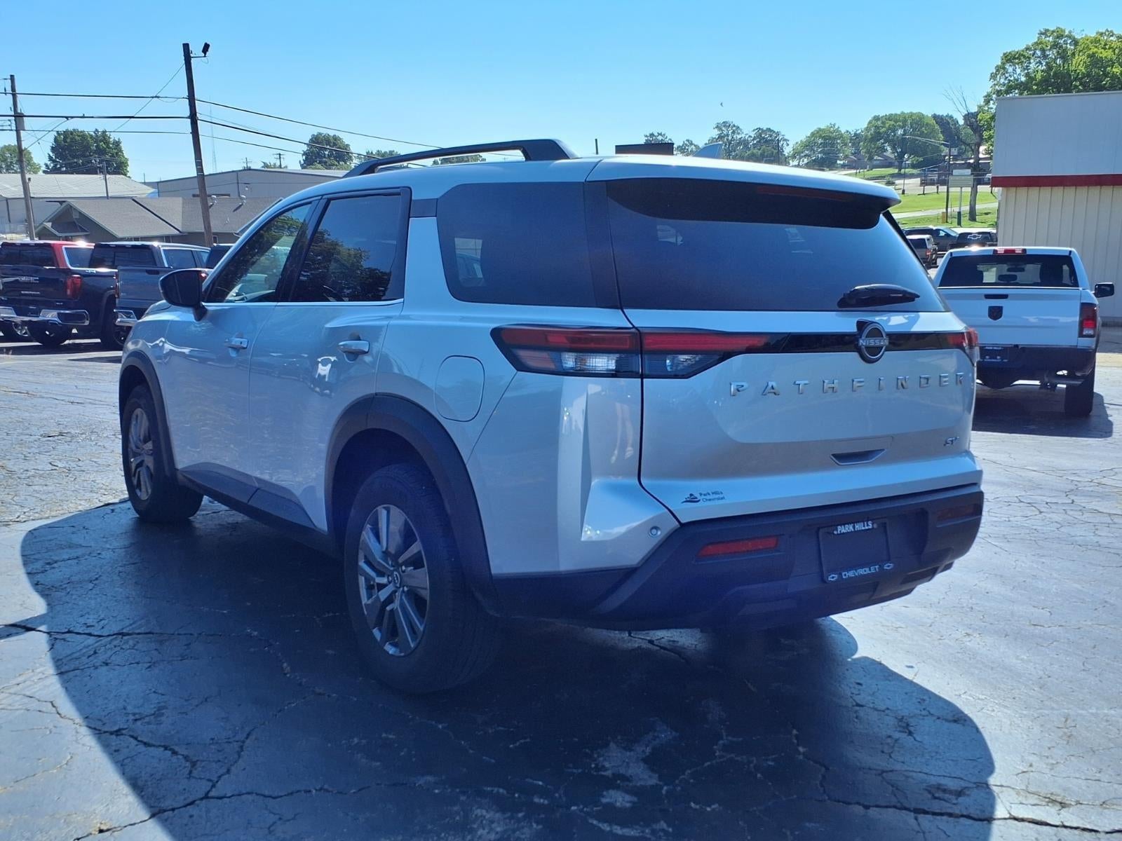 2024 Nissan Pathfinder SV