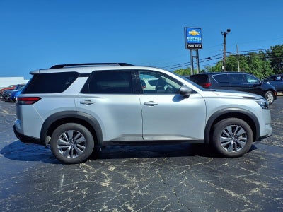 2024 Nissan Pathfinder SV