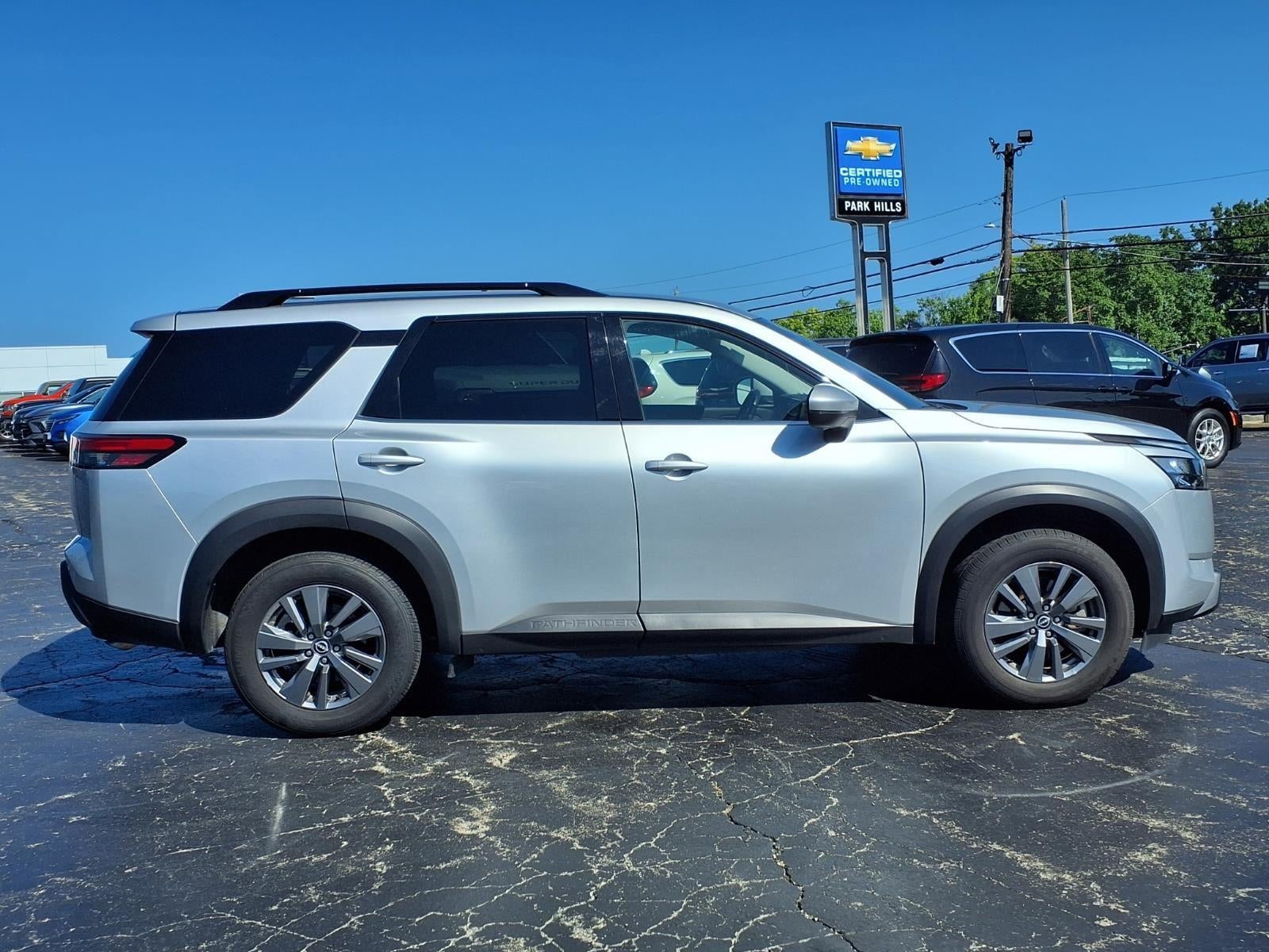 2024 Nissan Pathfinder SV