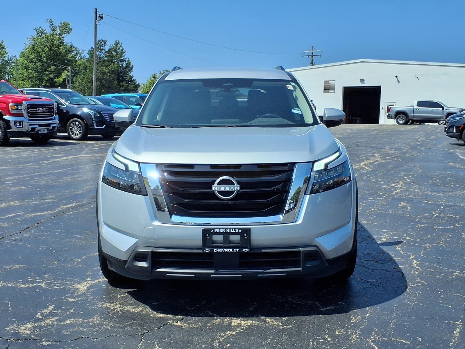 2024 Nissan Pathfinder SV